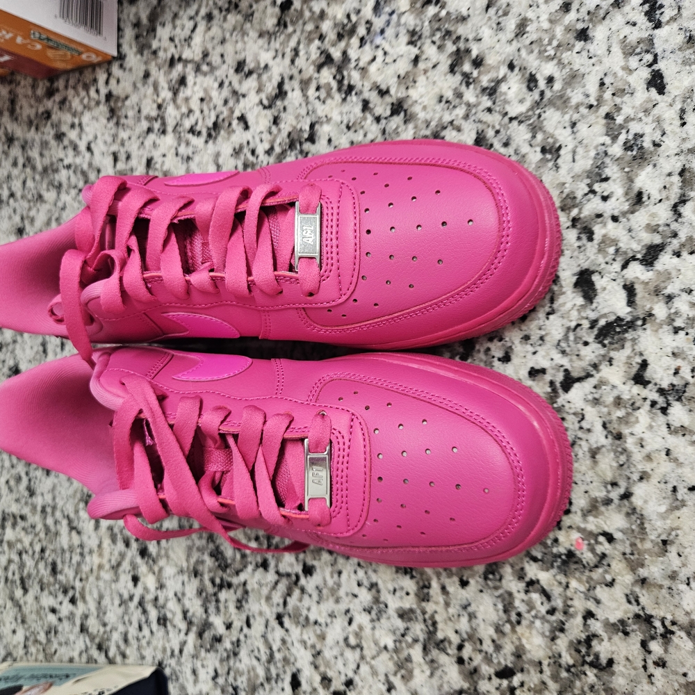 Nike Womens Hot Pink Athletic Shoes 8 1/2 NWOT